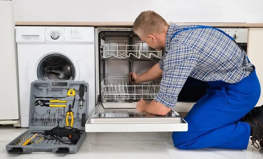 Fatih Whirlpool servisi teknisyen ekibi beyaz eşya tamiri yaparken